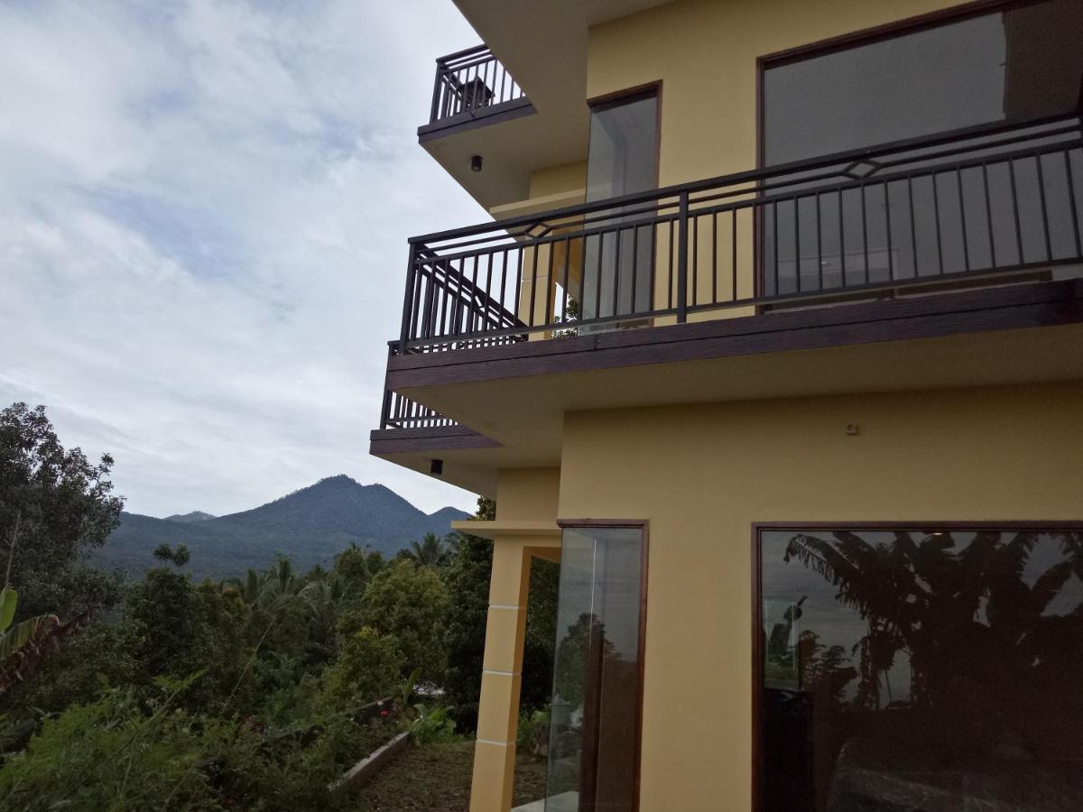 Atres Sari Munduk